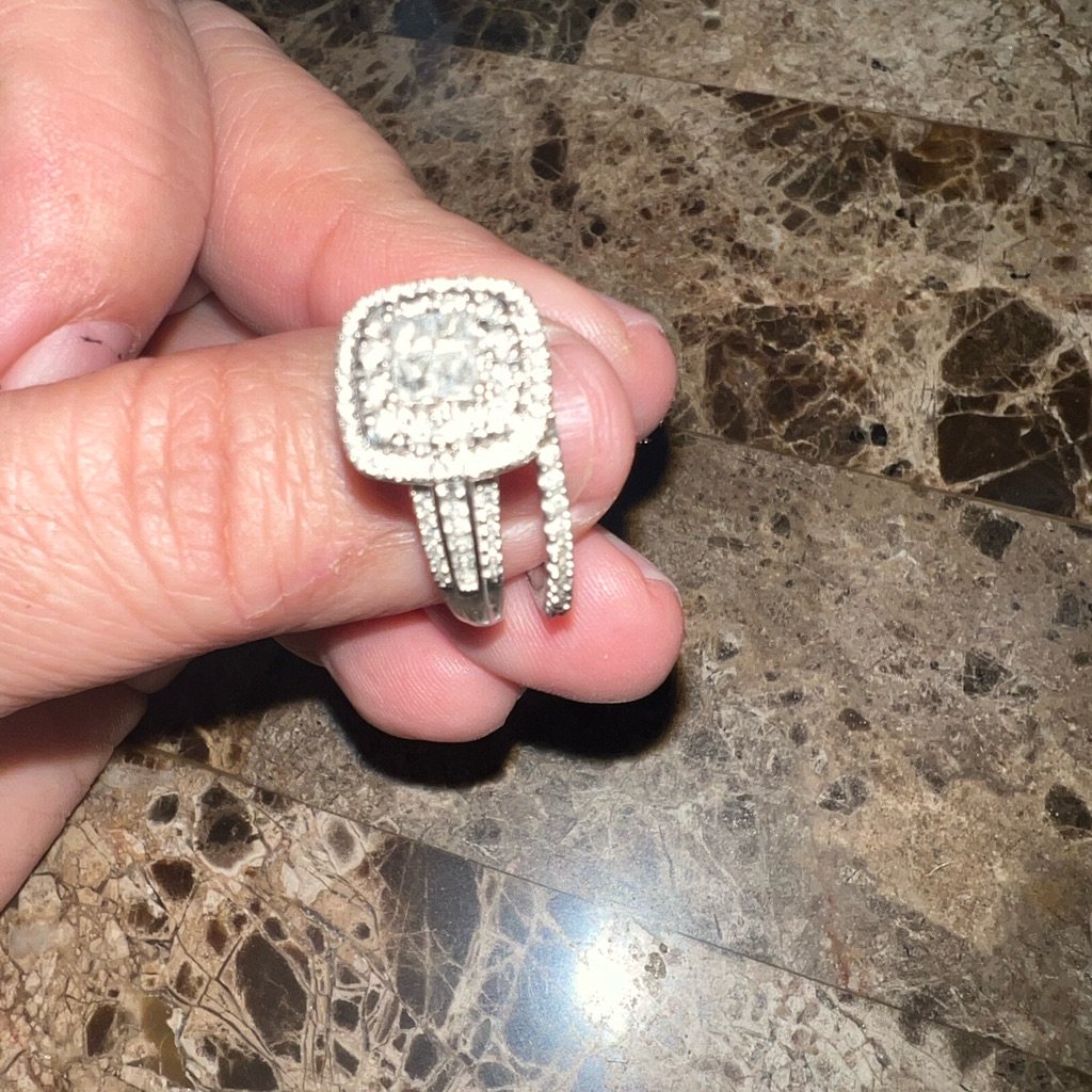 10 Kt White Gold Bridal Set Size 9 10 Kt White Gold Bridal Set Size 9